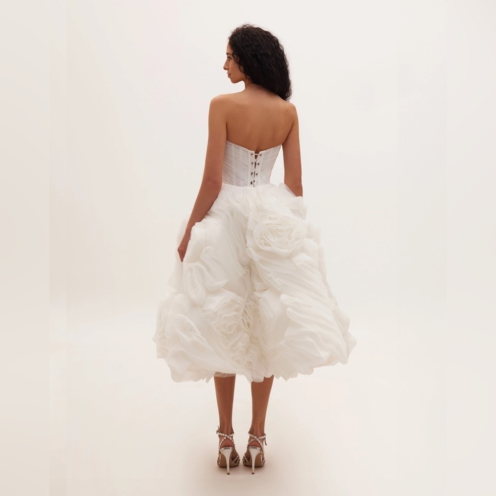 Dramatically flowered tulle dress in white - MEDIUM - Picture 4 of 11